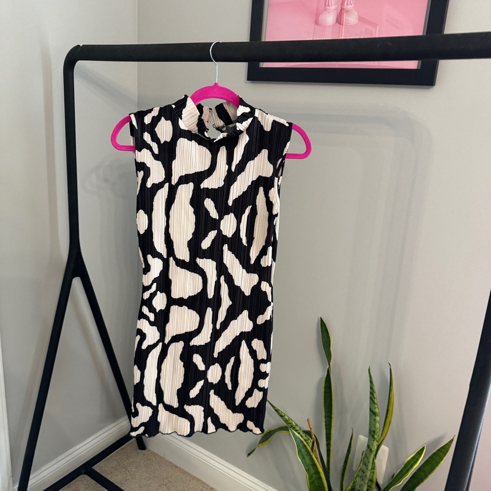 Misguided Black Cream Abstract Print High Neck Plisse Mini Dress Size 2